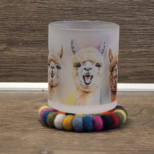 Tassen aus Glas mit Alpakamotiven
